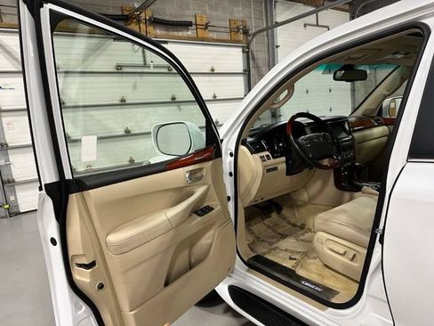 Used 2008 Lexus LX 570 4WD w/ Technology Pkg image 13