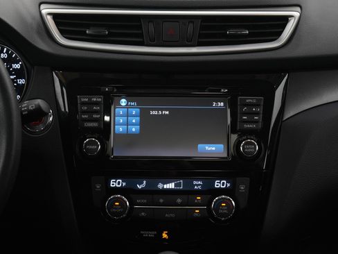 Used 2016 Nissan Rogue SV w/ SV Premium Package AWD/4WD image 15