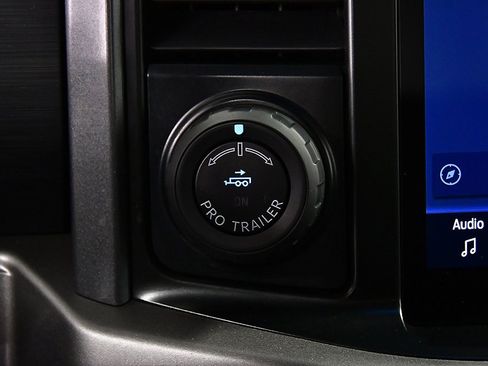 Used 2025 Ford F150 Lightning XLT image 32