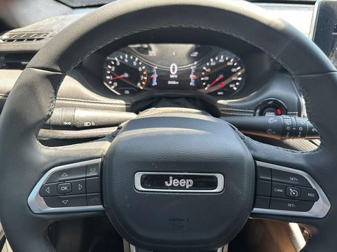 Used 2023 Jeep Compass Latitude AWD/4WD image 19