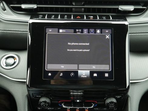 New 2025 Jeep Grand Cherokee Laredo image 3