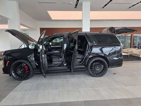 Used 2025 Cadillac Escalade V AWD/4WD image 22