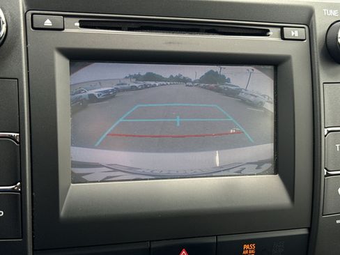 Used 2017 Toyota Camry XLE FWD image 18