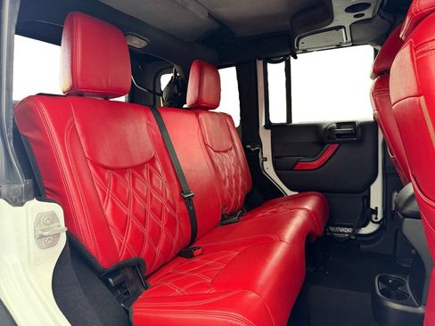 Used 2016 Jeep Wrangler Unlimited Rubicon w/ Connectivity Group AWD/4WD image 18