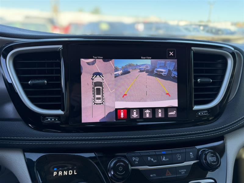 Used 2021 Chrysler Pacifica Touring-L w/ Premium & Safety Sphere Group FWD image 18