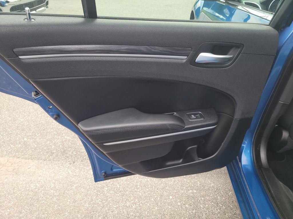Certified 2021 Chrysler 300 Touring RWD image 9