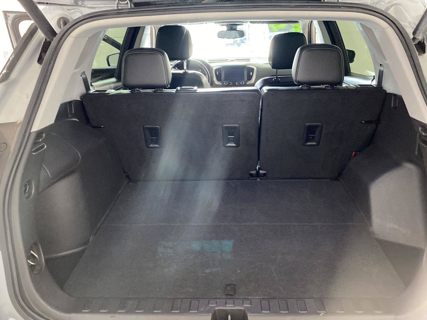Certified 2024 GMC Terrain SLT FWD image 18