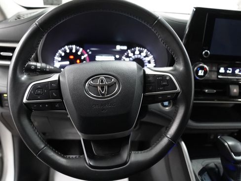Used 2024 Toyota Highlander LE image 16