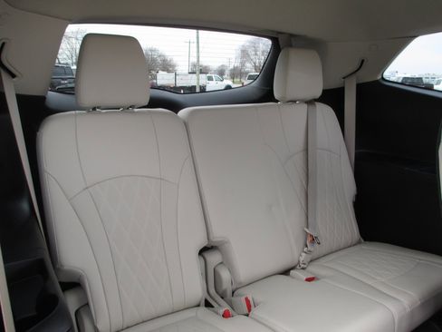 Certified 2022 Buick Enclave Avenir w/ Avenir Technology Package image 23