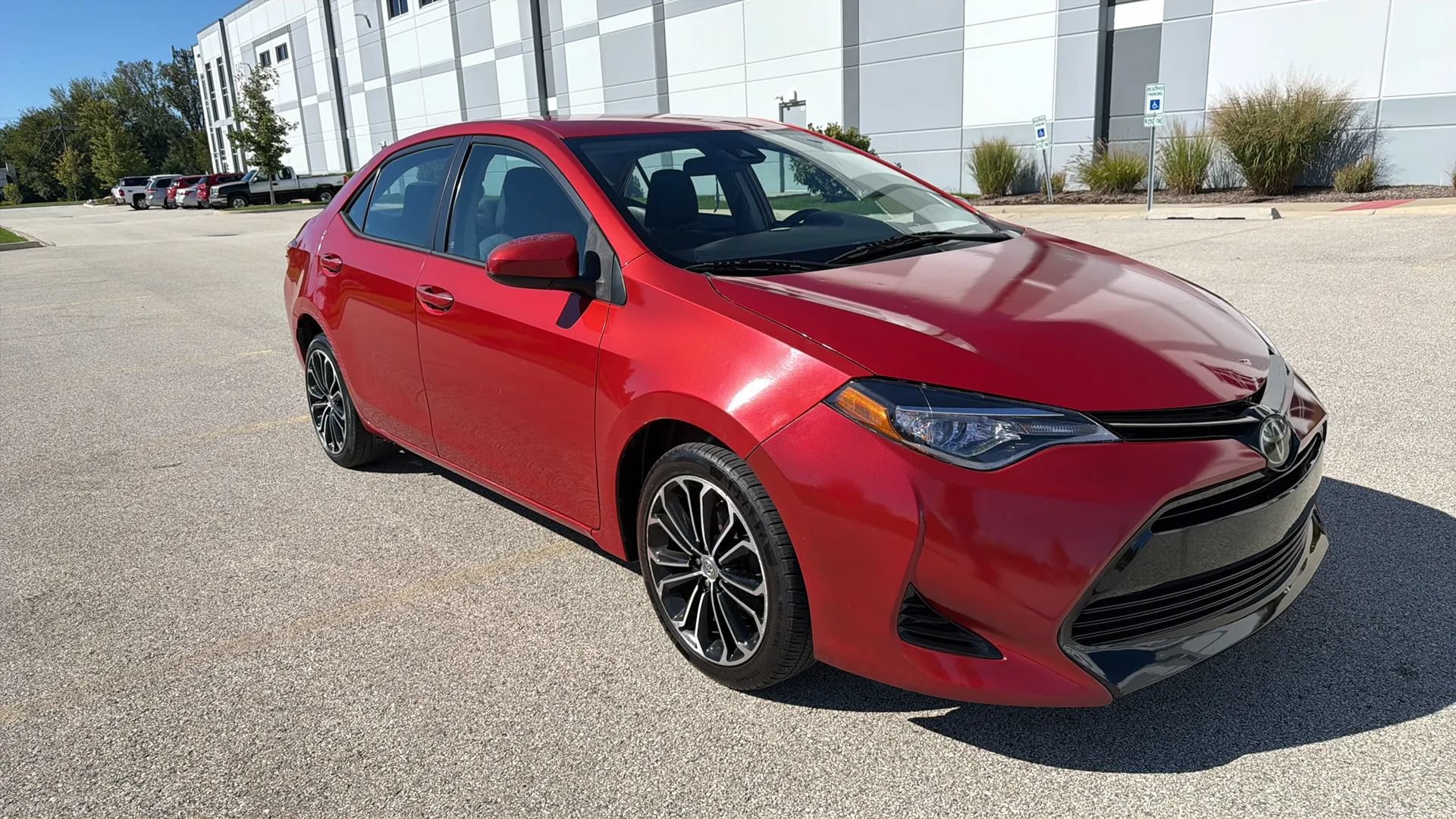 Used 2017 Toyota Corolla LE FWD image 3