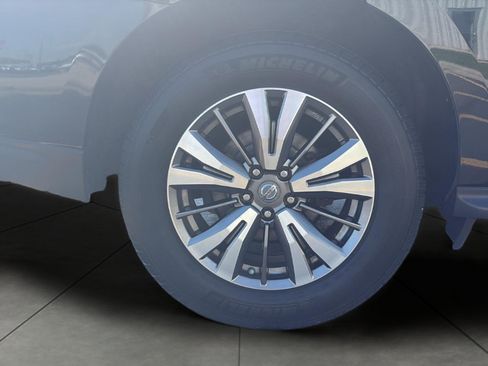 Used 2019 Nissan Pathfinder SV AWD/4WD image 11