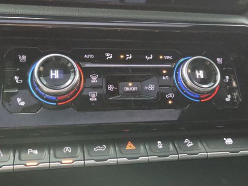 Used 2022 GMC Sierra 1500 AT4 w/ AT4 Premium Package image 41