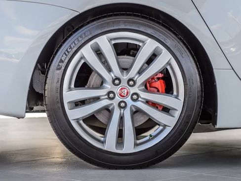Used 2019 Jaguar XJ L Portfolio RWD image 15