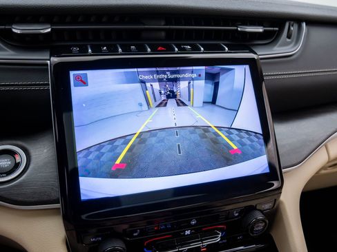 Used 2021 Jeep Grand Cherokee L Limited w/ Trailer Tow Group (B) image 25