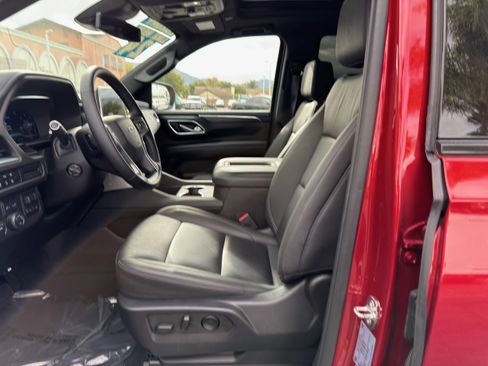 Used 2024 Chevrolet Tahoe Z71 w/ Luxury Package image 25