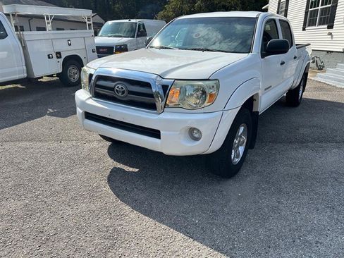 Used 2010 Toyota Tacoma PreRunner image 1