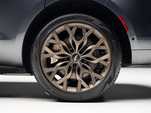 Used 2023 Aston Martin DBX AWD/4WD image 21