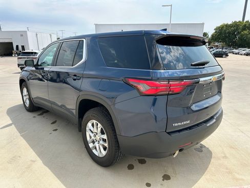 Used 2022 Chevrolet Traverse LS FWD image 5