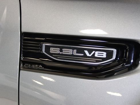 Used 2023 GMC Sierra 1500 Elevation w/ LPO, Elevation Black Package AWD/4WD image 9