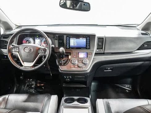 Certified 2020 Toyota Sienna SE image 13
