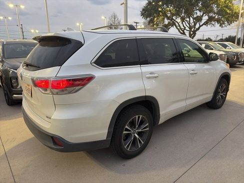 Used 2016 Toyota Highlander XLE image 2