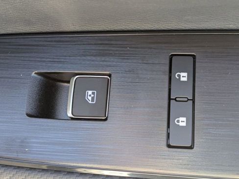 New 2026 Nissan Kicks SR FWD image 32
