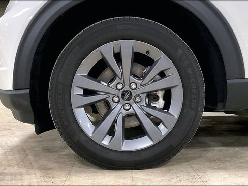 Certified 2023 Ford Explorer XLT w/ Equipment Group 202A AWD/4WD image 9