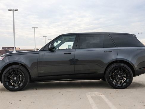 New 2025 Land Rover Range Rover Long Wheelbase SE image 8