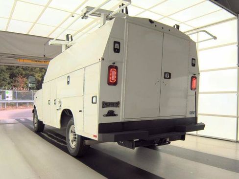 Used 2022 Chevrolet Express 3500 w/ Power Convenience Package RWD image 5