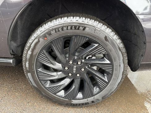 New 2025 Lincoln Navigator Reserve w/ Jet Appearance Package image 13