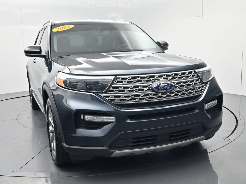Used 2023 Ford Explorer Limited w/ Equipment Group 301A RWD image 2
