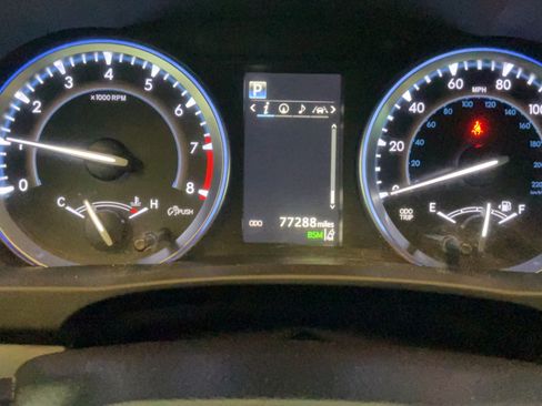 Used 2019 Toyota Highlander Limited Platinum FWD image 10