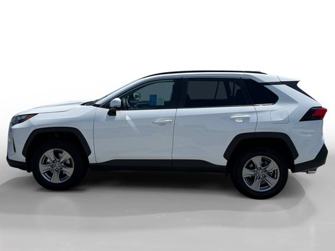 Used 2025 Toyota RAV4 XLE FWD image 2