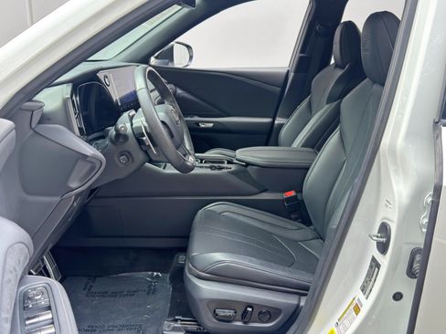 Used 2024 Lexus TX 500h AWD w/ Technology Package image 16