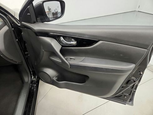 Used 2020 Nissan Rogue Sport SV FWD image 28