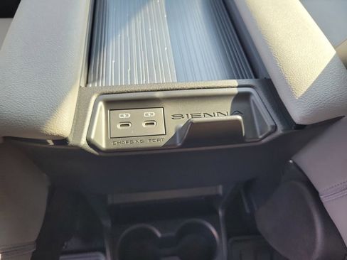 New 2026 Toyota Sienna XLE image 11