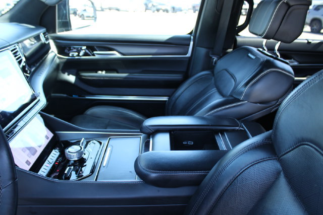 Used 2024 Jeep Grand Wagoneer L Series II w/ Quick Order Packagew 28T AWD/4WD image 38