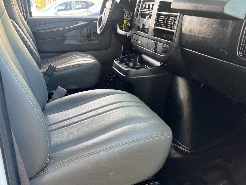 Used 2015 Chevrolet Express 2500 RWD image 5