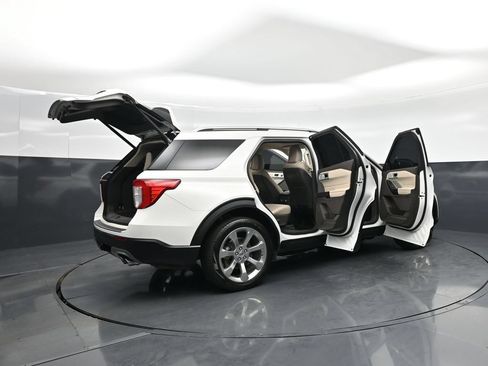 Used 2020 Ford Explorer Platinum w/ Premium Technology Package AWD/4WD image 6