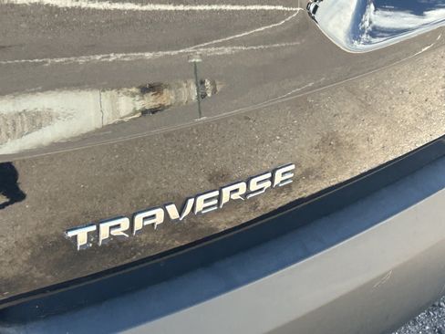 Used 2021 Chevrolet Traverse LS FWD image 9
