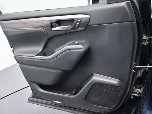 Used 2021 Toyota Highlander Limited image 27