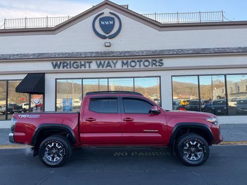 Used 2019 Toyota Tacoma TRD Off-Road image 2