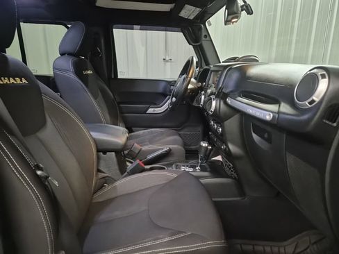 Used 2015 Jeep Wrangler Unlimited Sahara w/ Connectivity Group image 20