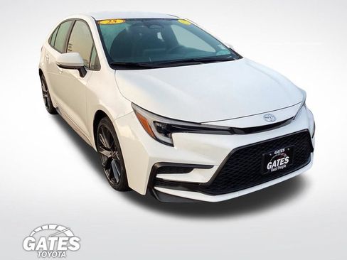 Used 2025 Toyota Corolla SE FWD image 1