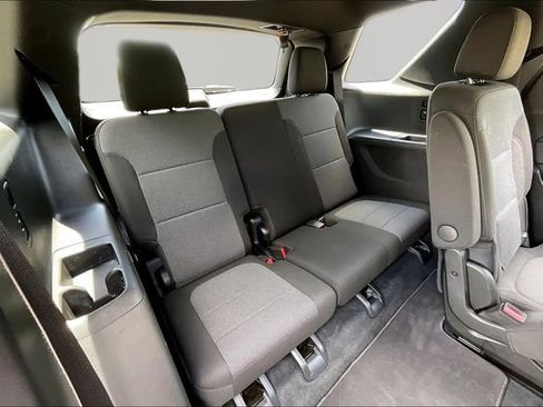 Used 2023 Chevrolet Traverse LT FWD image 18