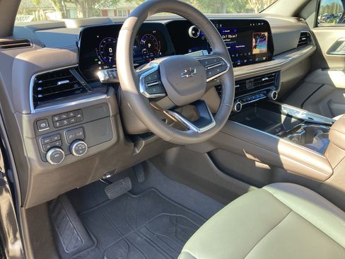 Used 2025 Chevrolet Tahoe Z71 w/ Comfort Package image 10