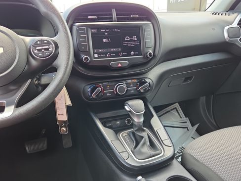 Used 2024 Kia Soul LX w/ Option Group 015 FWD image 17