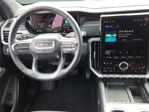 Used 2025 GMC Acadia Elevation image 11