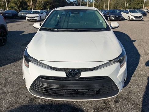 Used 2025 Toyota Corolla LE image 2