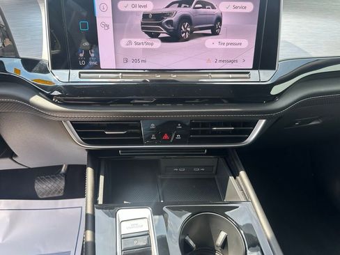 Used 2024 Volkswagen Atlas Cross Sport SE image 13